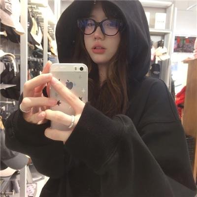 爱长颈鹿的女人